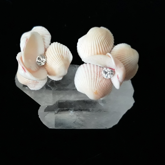 Vintage Jewelry - Vintage Japan Floral Pink Seashell + Sparkly Rhinestone Screwback Earrings